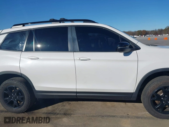 2023 Honda Passport TrailSport z VIN 5FNYF8H68PB007654, wystawiony jako IAAI lot #40816118 z przebiegiem 35 656 mil mil oraz . Historia ofert i sprzedaży dostępna na DreamBid. Obrazek 14.