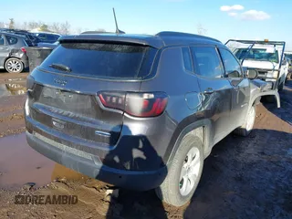2019 Jeep Compass Latitude with VIN 3C4NJDBB4KT597331, listed as a IAAI auction lot 41664673 with 98,042 mi miles. Bid and sale history available at carsss.com. Image 4.