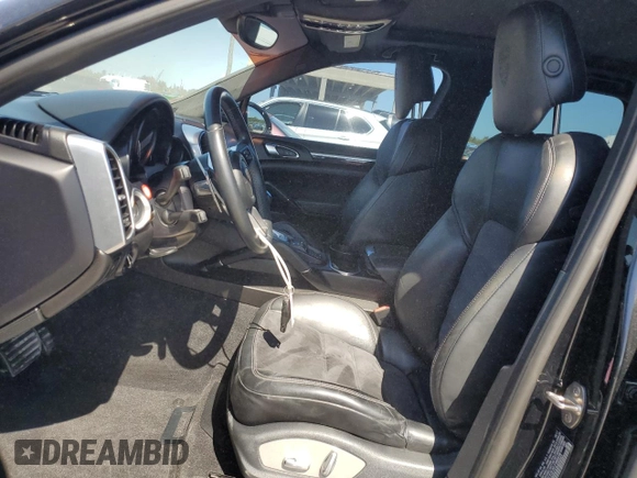 2018 Porsche Cayenne z VIN WP1AA2A23JKA00043, wystawiony jako Copart lot #51791315 z przebiegiem 71 733 mil mil oraz Szkoda całkowita • Salvage title. Historia ofert i sprzedaży dostępna na DreamBid. Obrazek 7.