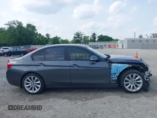 2018 BMW 3 Series 320i xDrive z VIN WBA8A3C55JA358857, wystawiony jako IAAI lot #42464459 z przebiegiem 72 068 mil mil oraz . Historia ofert i sprzedaży dostępna na DreamBid. Obrazek 14.