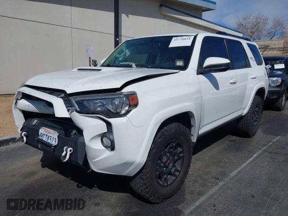 2018 Toyota 4Runner SR5 with VIN JTEBU5JR8J5543622, listed as a IAAI auction lot 41770031 with 101,272 mi miles. Bid and sale history available at carsss.com. Image 17.