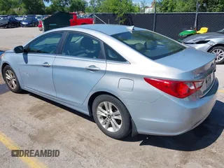 2013 Hyundai Sonata GLS z VIN 5NPEB4AC2DH594583, wystawiony jako IAAI lot #42328518 z przebiegiem 142 504 mil mil oraz . Historia ofert i sprzedaży dostępna na DreamBid. Obrazek 3.