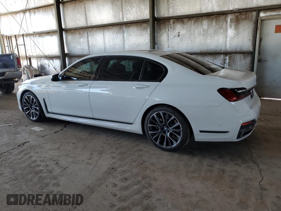2020 BMW 7 Series 740i with VIN WBA7T2C09LGL18088, listed as a Copart auction lot 39695183 with 27,240 mi miles. Bid and sale history available at carsss.com. Image 2.