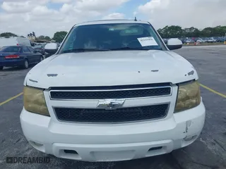 2009 Chevrolet Suburban LT w/2LT with VIN 1GNFC26JX9J108623, listed as a IAAI auction lot 42115456 with 144,370 mi miles. Bid and sale history available at carsss.com. Image 6.