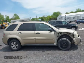 2005 Chevrolet Equinox LS z VIN 2CNDL23FX56105871, wystawiony jako IAAI lot #42246043 z przebiegiem 110 483 mil mil oraz . Historia ofert i sprzedaży dostępna na DreamBid. Obrazek 13.