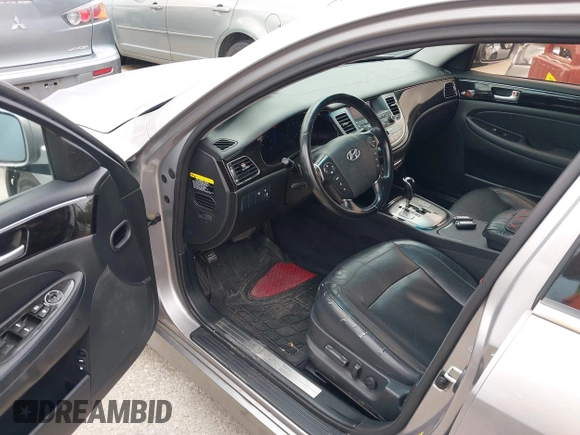 2013 Hyundai Genesis 3.8L with VIN KMHGC4DD1DU245412, listed as a IAAI auction lot 42133286 with 184,151 mi miles and . Bid and sale history available at DreamBid. Image 19.