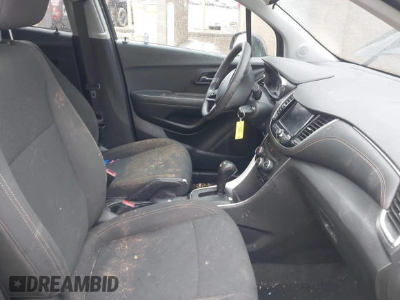 2020 Chevrolet Trax LS with VIN KL7CJKSB5LB321008, listed as a IAAI auction lot 41855276 with 77,473 mi miles. Bid and sale history available at carsss.com. Image 5.