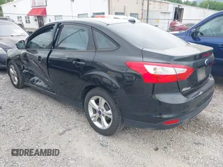 2013 Ford Focus SE z VIN 1FADP3F28DL349005, wystawiony jako IAAI lot #42055478 z przebiegiem 137 599 mil mil oraz . Historia ofert i sprzedaży dostępna na DreamBid. Obrazek 3.
