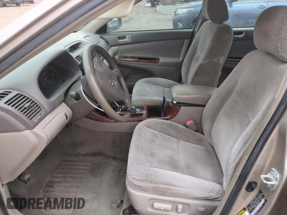 2004 Toyota Camry LE z VIN 4T1BE30K14U896302, wystawiony jako Copart lot #53611815 z przebiegiem 149 894 mil mil oraz Szkoda całkowita • Salvage title. Historia ofert i sprzedaży dostępna na DreamBid. Obrazek 7.