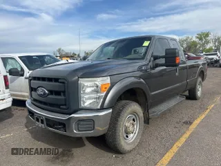 2015 Ford F-250 XLT z VIN 1FT7X2B61FEC57669, wystawiony jako IAAI lot #42430375 z przebiegiem 141 252 mil mil oraz . Historia ofert i sprzedaży dostępna na DreamBid. Obrazek 5.