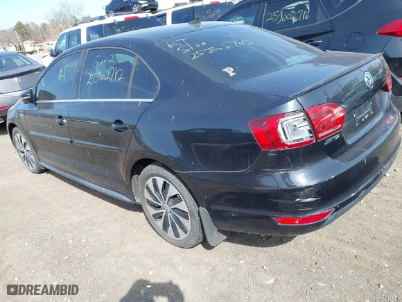 2013 Volkswagen Jetta Sedan Hybrid SE with VIN 3VW637AJ7DM259702, listed as a IAAI auction lot 41799247 with 999,999 mi miles. Bid and sale history available at carsss.com. Image 3.