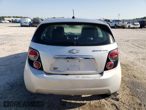 2012 Chevrolet Sonic LTZ z VIN 1G1JE6SH4C4101608, wystawiony jako Copart lot #53111725 z przebiegiem 203 012 mil mil oraz Szkoda całkowita • Salvage title. Historia ofert i sprzedaży dostępna na DreamBid. Obrazek 6.