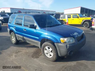 2007 Ford Escape XLS with VIN 1FMYU02Z37KB37995, listed as a IAAI auction lot 41641769 with 199,045 mi miles. Bid and sale history available at carsss.com. Image 1.