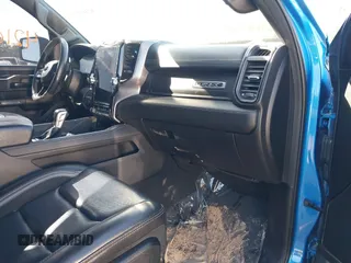 2021 Ram 1500 TRX z VIN 1C6SRFU91MN900450, wystawiony jako IAAI lot #42102724 z przebiegiem 80 071 mil mil oraz . Historia ofert i sprzedaży dostępna na DreamBid. Obrazek 5.