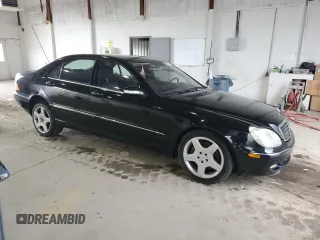 2005 Mercedes-Benz S 500 z VIN WDBNG84J15A451327, wystawiony jako Copart lot #55276855 z przebiegiem 65 698 mil mil oraz Czysty tytuł • Clean title. Historia ofert i sprzedaży dostępna na DreamBid. Obrazek 4.