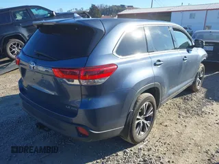 2018 Toyota Highlander LE with VIN 5TDBZRFH2JS818635, listed as a IAAI auction lot 41363485 with 120,948 mi miles and . Bid and sale history available at DreamBid. Image 4.