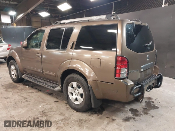2005 Nissan Pathfinder SE z VIN 5N1AR18W65C703936, wystawiony jako IAAI lot #41271670 z przebiegiem 129 744 mil mil oraz . Historia ofert i sprzedaży dostępna na DreamBid. Obrazek 3.