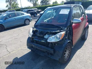 2013 Smart fortwo Pure z VIN WMEEJ3BAXDK632221, wystawiony jako IAAI lot #42243706 z przebiegiem 75 815 mil mil oraz . Historia ofert i sprzedaży dostępna na DreamBid. Obrazek 6.