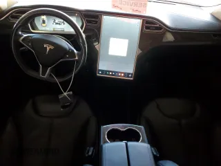 2014 Tesla Model S 60 z VIN 5YJSA1H11EFP36480, wystawiony jako Copart lot #71210254 z przebiegiem 121 014 mil mil oraz Szkoda całkowita • Salvage title. Historia ofert i sprzedaży dostępna na DreamBid. Obrazek 8.