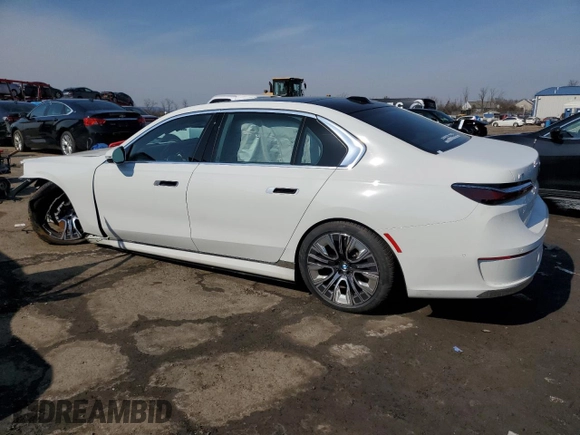 2023 BMW i7 xDrive60 z VIN WBY53EJ03PCM80194, wystawiony jako Copart lot #44192494 z przebiegiem Nie podano mil oraz . Historia ofert i sprzedaży dostępna na DreamBid. Obrazek 2.