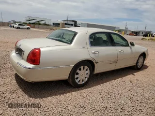 2003 Lincoln Town Car Cartier z VIN 1LNHM83WX3Y625786, wystawiony jako Copart lot #57758395 z przebiegiem 132 988 mil mil oraz Szkoda całkowita • Salvage title. Historia ofert i sprzedaży dostępna na DreamBid. Obrazek 3.