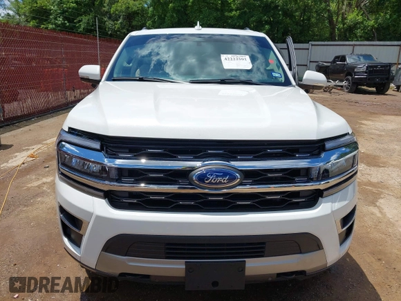 2024 Ford Expedition Max Limited z VIN 1FMJK2A8XREA83026, wystawiony jako IAAI lot #42222592 z przebiegiem 13 647 mil mil oraz . Historia ofert i sprzedaży dostępna na DreamBid. Obrazek 12.