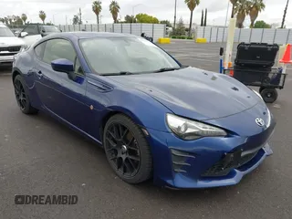 2017 Toyota 86 z VIN JF1ZNAA1XH9700725, wystawiony jako IAAI lot #41916997 z przebiegiem 108 576 mil mil oraz . Historia ofert i sprzedaży dostępna na DreamBid. Obrazek 1.