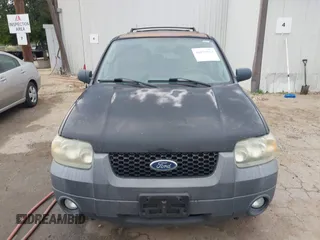 2007 Ford Escape XLT with VIN 1FMCU03Z87KA66723, listed as a IAAI auction lot 42071912 with 170,602 mi miles. Bid and sale history available at carsss.com. Image 6.