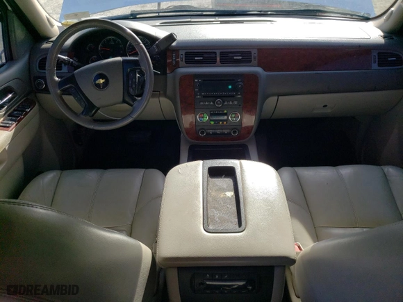 2010 Chevrolet Suburban LT with VIN 1GNUKJE3XAR260589, listed as a Copart auction lot 49301825 with 252,434 mi miles and Salvage Title. Bid and sale history available at carsss.com. Image 8.