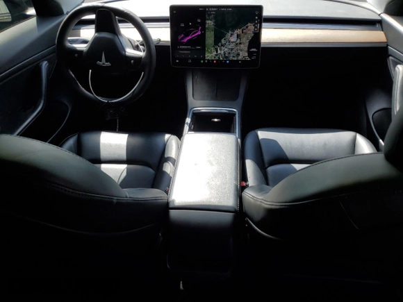2021 Tesla Model 3 Standard Range Plus z VIN 5YJ3E1EA4MF942646, wystawiony jako Copart lot #56819945 z przebiegiem 39 599 mil mil oraz Nie do naprawy • Non repairable. Historia ofert i sprzedaży dostępna na DreamBid. Obrazek 8.