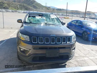 2020 Jeep Compass Altitude z VIN 3C4NJCBB8LT199034, wystawiony jako IAAI lot #42008510 z przebiegiem Nie podano mil oraz . Historia ofert i sprzedaży dostępna na DreamBid. Obrazek 11.