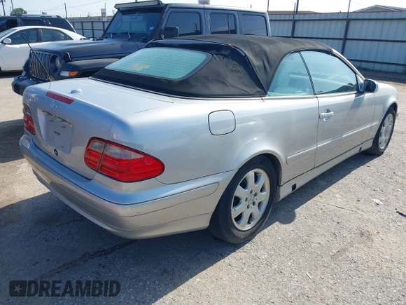 2003 Mercedes-Benz CLK 320 z VIN WDBLK65G13T137546, wystawiony jako IAAI lot #42342255 z przebiegiem Nie podano mil oraz . Historia ofert i sprzedaży dostępna na DreamBid. Obrazek 4.