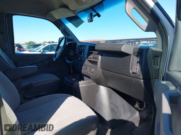 2017 Chevrolet Express Cargo Van with VIN 1GCWGBFF1H1102247, listed as a IAAI auction lot 40660637 with 105,126 mi miles. Bid and sale history available at carsss.com. Image 5.