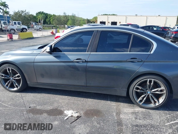 2015 BMW 3 Series 328i z VIN WBA3A5G57FNS82543, wystawiony jako IAAI lot #42731940 z przebiegiem 102 773 mil mil oraz . Historia ofert i sprzedaży dostępna na DreamBid. Obrazek 14.