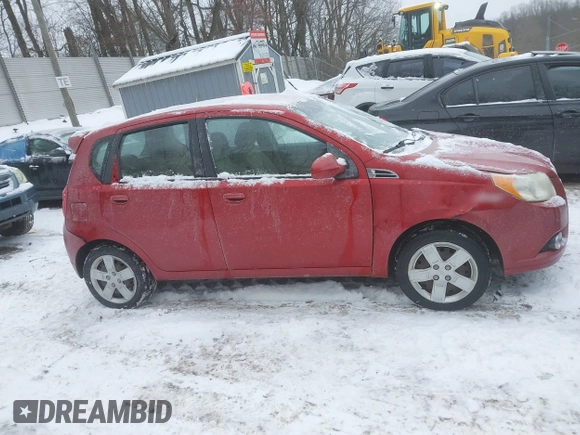 2011 Chevrolet Aveo 2LT z VIN KL1TG6DE8BB122430, wystawiony jako IAAI lot #41248992 z przebiegiem 115 066 mil mil oraz . Historia ofert i sprzedaży dostępna na DreamBid. Obrazek 14.
