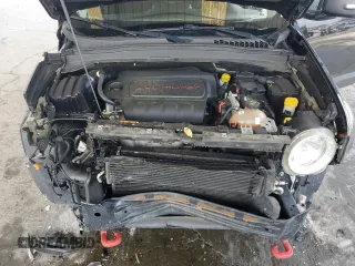 2017 Jeep Renegade Trailhawk z VIN ZACCJBCB6HPE38630, wystawiony jako Copart lot #54205235 z przebiegiem 84 745 mil mil oraz Szkoda całkowita • Salvage title. Historia ofert i sprzedaży dostępna na DreamBid. Obrazek 11.