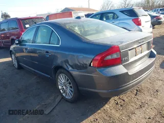 2007 Volvo S80 I6 with VIN YV1AS982971046241, listed as a IAAI auction lot 41713105 with 999,999 mi miles. Bid and sale history available at carsss.com. Image 3.