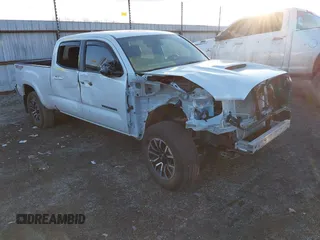 2023 Toyota Tacoma SR5 z VIN 3TYDZ5BN1PT027457, wystawiony jako IAAI lot #41381135 z przebiegiem 21 444 mil mil oraz . Historia ofert i sprzedaży dostępna na DreamBid. Obrazek 1.