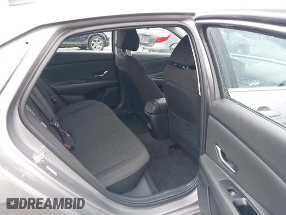 2024 Hyundai Elantra SEL z VIN KMHLS4DG1RU843180, wystawiony jako IAAI lot #41461928 z przebiegiem 514 mil mil oraz . Historia ofert i sprzedaży dostępna na DreamBid. Obrazek 8.