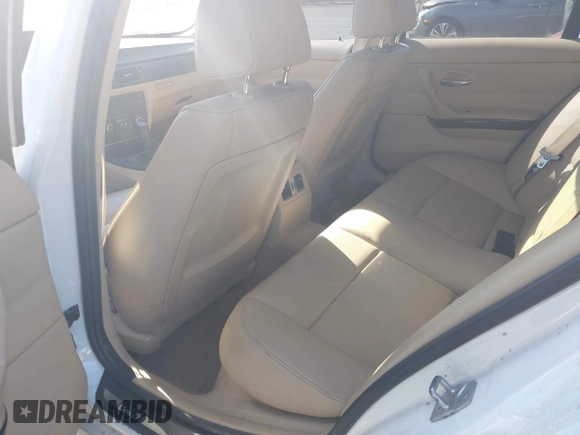 2011 BMW 3 Series 328i xDrive z VIN WBAPK5C57BA654470, wystawiony jako IAAI lot #42361357 z przebiegiem 124 205 mil mil oraz . Historia ofert i sprzedaży dostępna na DreamBid. Obrazek 8.