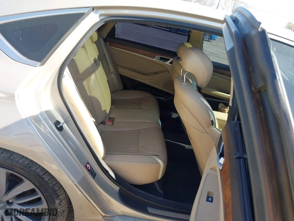 2015 Hyundai Genesis 5.0L with VIN KMHGN4JF3FU079042, listed as a IAAI auction lot 41696557 with 119,939 mi miles. Bid and sale history available at carsss.com. Image 8.