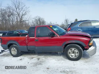 2002 GMC Sonoma SL Fleet with VIN 1GTCS19W228217168, listed as a IAAI auction lot 41615959 with 138,864 mi miles. Bid and sale history available at carsss.com. Image 14.