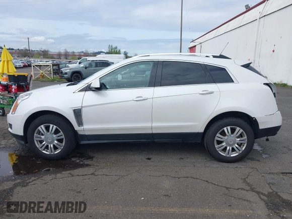 2016 Cadillac SRX Luxury Collection z VIN 3GYFNBE33GS507014, wystawiony jako IAAI lot #41979980 z przebiegiem 115 077 mil mil oraz . Historia ofert i sprzedaży dostępna na DreamBid. Obrazek 15.