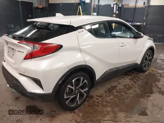 2019 Toyota C-HR XLE z VIN NMTKHMBX5KR073091, wystawiony jako IAAI lot #42190807 z przebiegiem 41 654 mil mil oraz . Historia ofert i sprzedaży dostępna na DreamBid. Obrazek 4.
