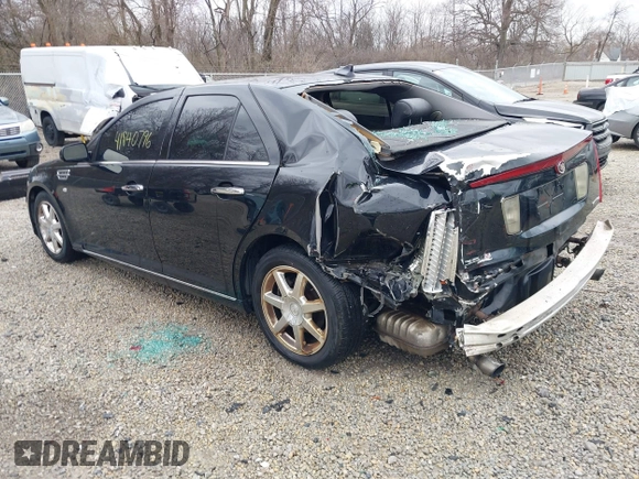 2011 Cadillac STS RWD z VIN 1G6DW6ED8B0159384, wystawiony jako IAAI lot #41840796 z przebiegiem 209 953 mil mil oraz . Historia ofert i sprzedaży dostępna na DreamBid. Obrazek 3.