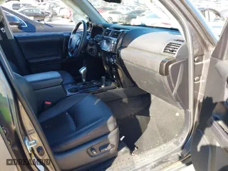 2019 Toyota 4Runner SR5 with VIN JTEBU5JR4K5610914, listed as a IAAI auction lot 41175418 with 101,665 mi miles. Bid and sale history available at carsss.com. Image 5.