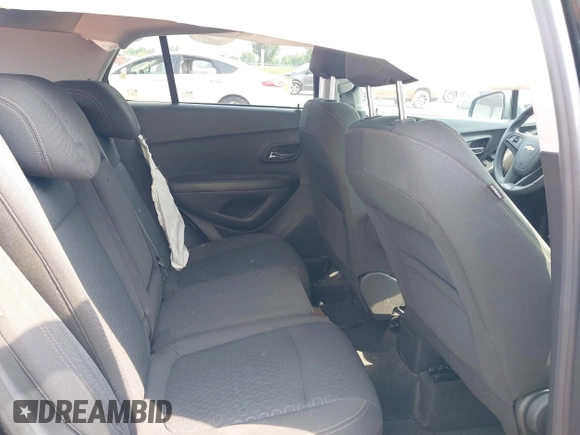 2022 Chevrolet Trax LS with VIN KL7CJNSM8NB550157, listed as a IAAI auction lot 39952108 with 17,287 mi miles. Bid and sale history available at carsss.com. Image 8.