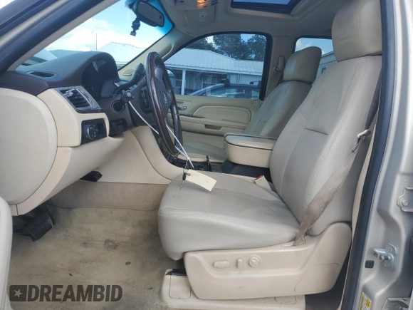 2007 Cadillac Escalade z VIN 1GYFK63827R260277, wystawiony jako Copart lot #54665815 z przebiegiem 206 441 mil mil oraz Tytuł czysty. Historia ofert i sprzedaży dostępna na DreamBid. Obrazek 7.