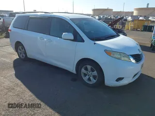 2011 Toyota Sienna LE AAS with VIN 5TDKK3DC3BS086073, listed as a IAAI auction lot 41637136 with 257,615 mi miles. Bid and sale history available at carsss.com. Image 1.