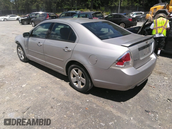 2007 Ford Fusion SE with VIN 3FAHP01127R152030, listed as a IAAI auction lot 33457957 with 197,513 mi miles. Bid and sale history available at carsss.com. Image 3.